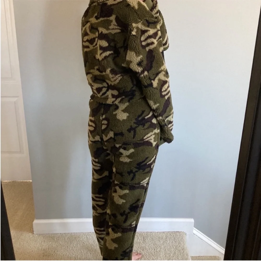 Camo Color 2 Piece Sherpa Set - Picture 9 of 12
